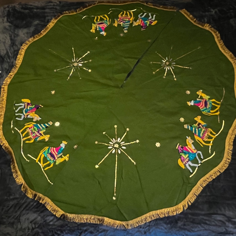 1960s Lee Ward 56” Handmade felt tree skirt